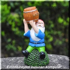 Evinde heykel bulunan komsular